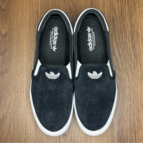 🔥🔥🔥Adidas Black and White Slip-On Shoes Size: 11.5🔥🔥🔥 - Picture 7 of 9